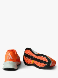 ACG Ultrafly 2 i Hyper Crimson og Hvid-Total Orange