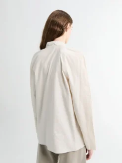 Ascot Bluse i Lys Creme