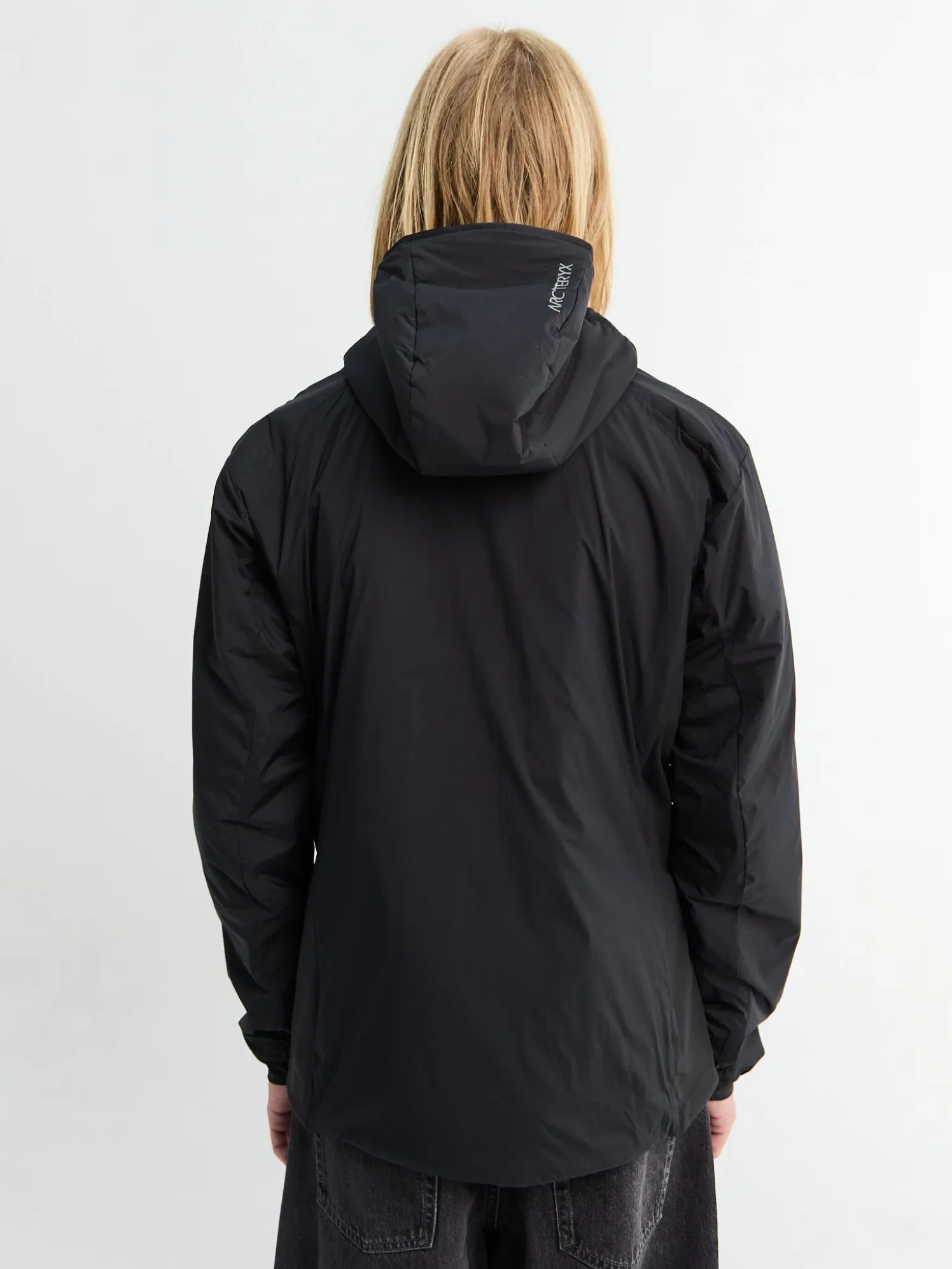Atom Hoody i Sort