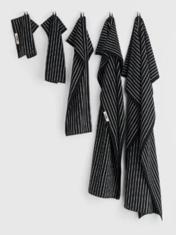 Badehåndklæde i Black Stripes