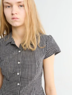 Cap Sleeve Slim Skjortebluse i Sort Tern