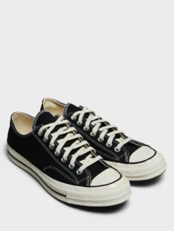 Chuck 70 Low Top Canvas Sneakers i Sort