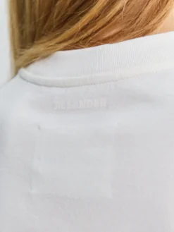 Crewneck Kortærmet Broderet T-shirt i Porcelæn