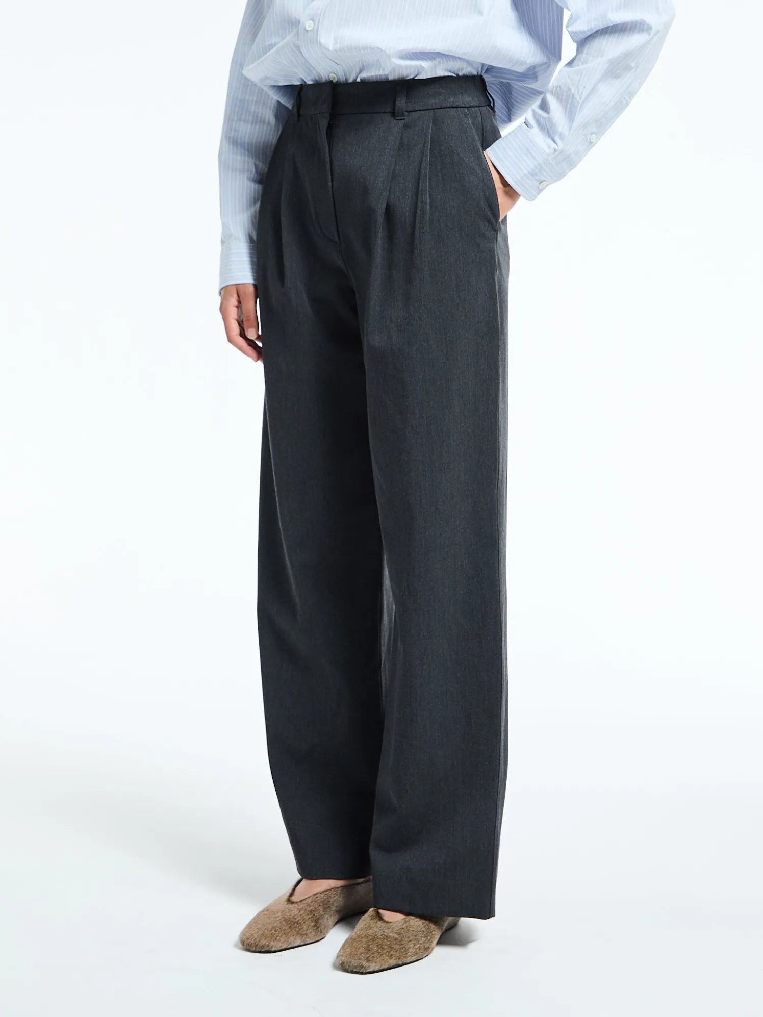 Double Pleated Wide Slacks i Grå