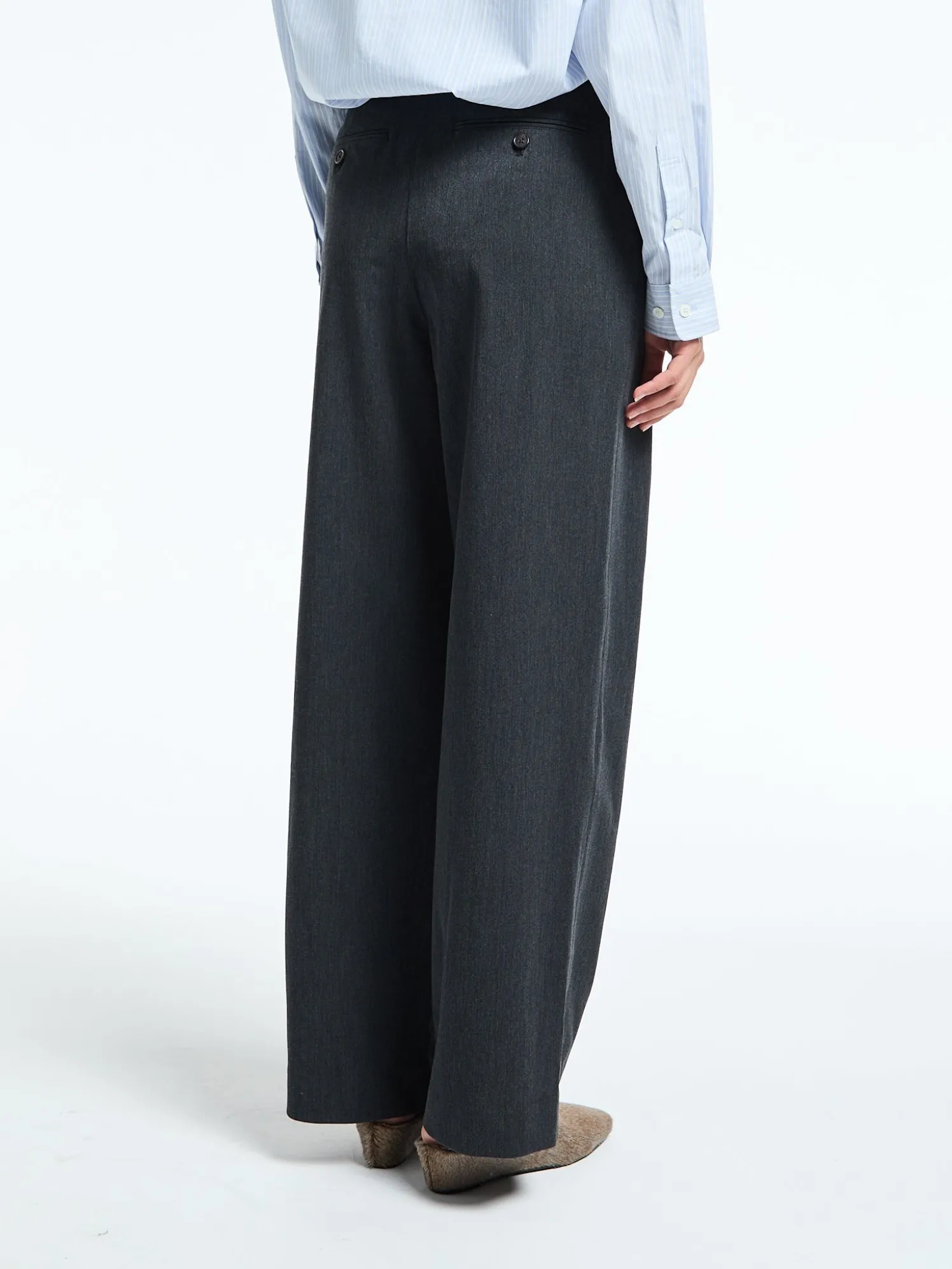 Double Pleated Wide Slacks i Grå