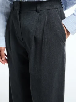 Double Pleated Wide Slacks i Grå