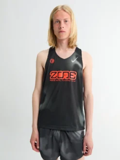 Dri-FIT ADV Løbevest i Sort, Smoke Grey og Bright Crimson