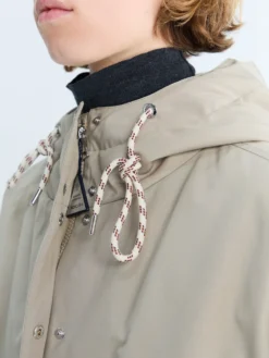 Eucalyptus Hooded Kort Dunjakke i Beige