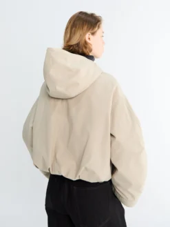 Eucalyptus Hooded Kort Dunjakke i Beige