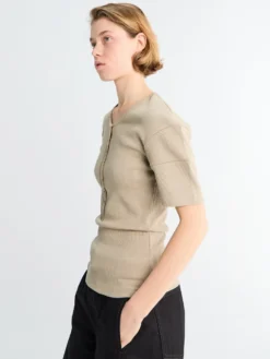 Figursyet Henley T-shirt i Sage