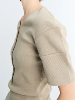 Figursyet Henley T-shirt i Sage