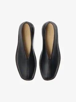 Flade Læder Piped Slippers i Sort og Mørkebrun