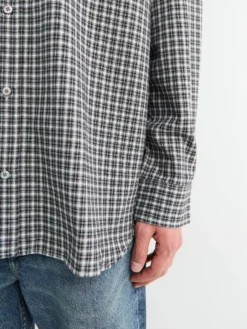 Flannel Button-Up Skjorte i Sort og Hvid