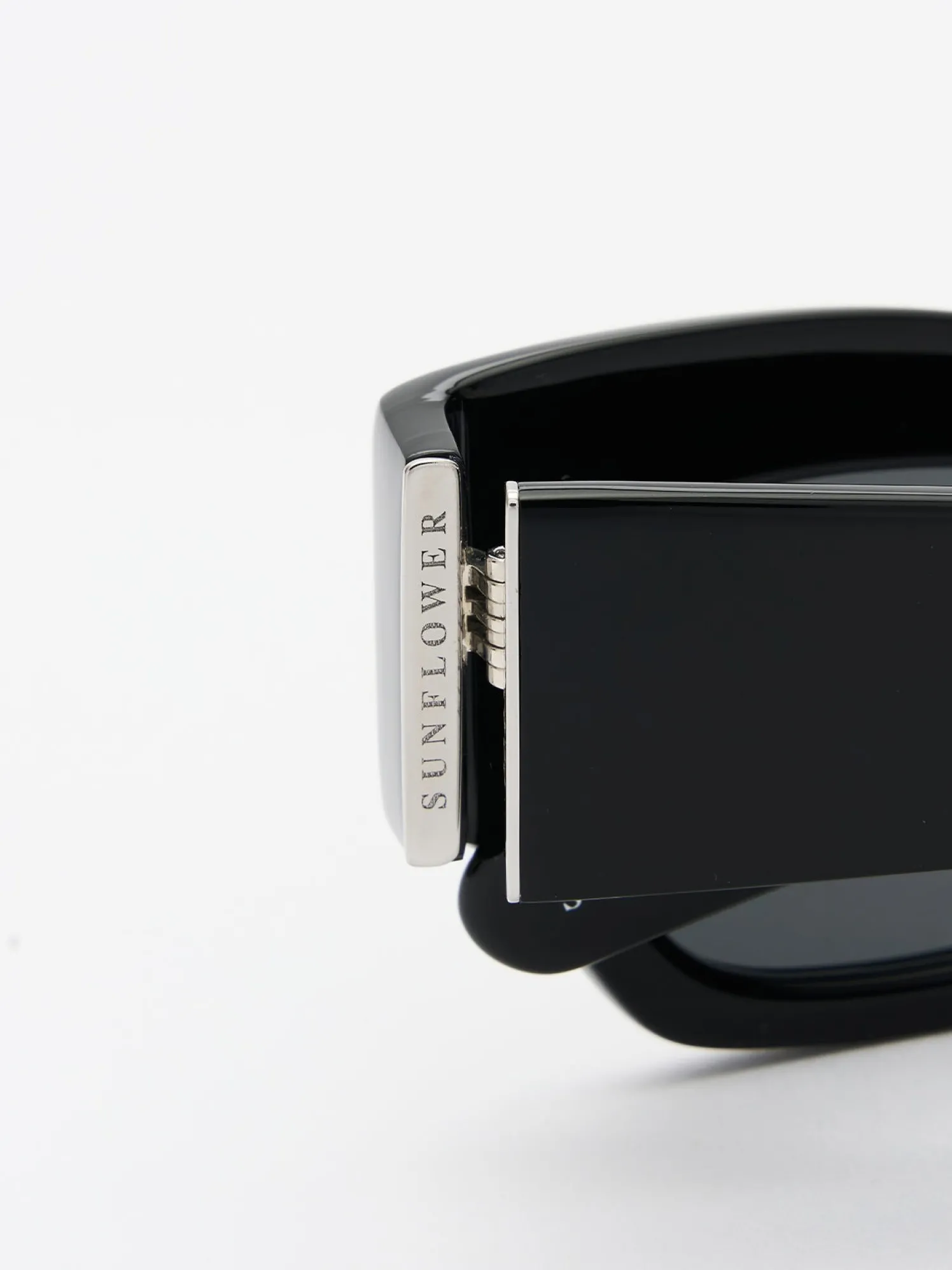 Flatlist x Sunflower Shade 03 Solbriller i Solid Black og Solid Black Lens