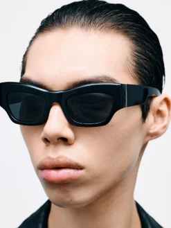 Flatlist x Sunflower Shade 03 Solbriller i Solid Black og Solid Black Lens