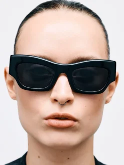 Flatlist x Sunflower Shade 03 Solbriller i Solid Black og Solid Black Lens