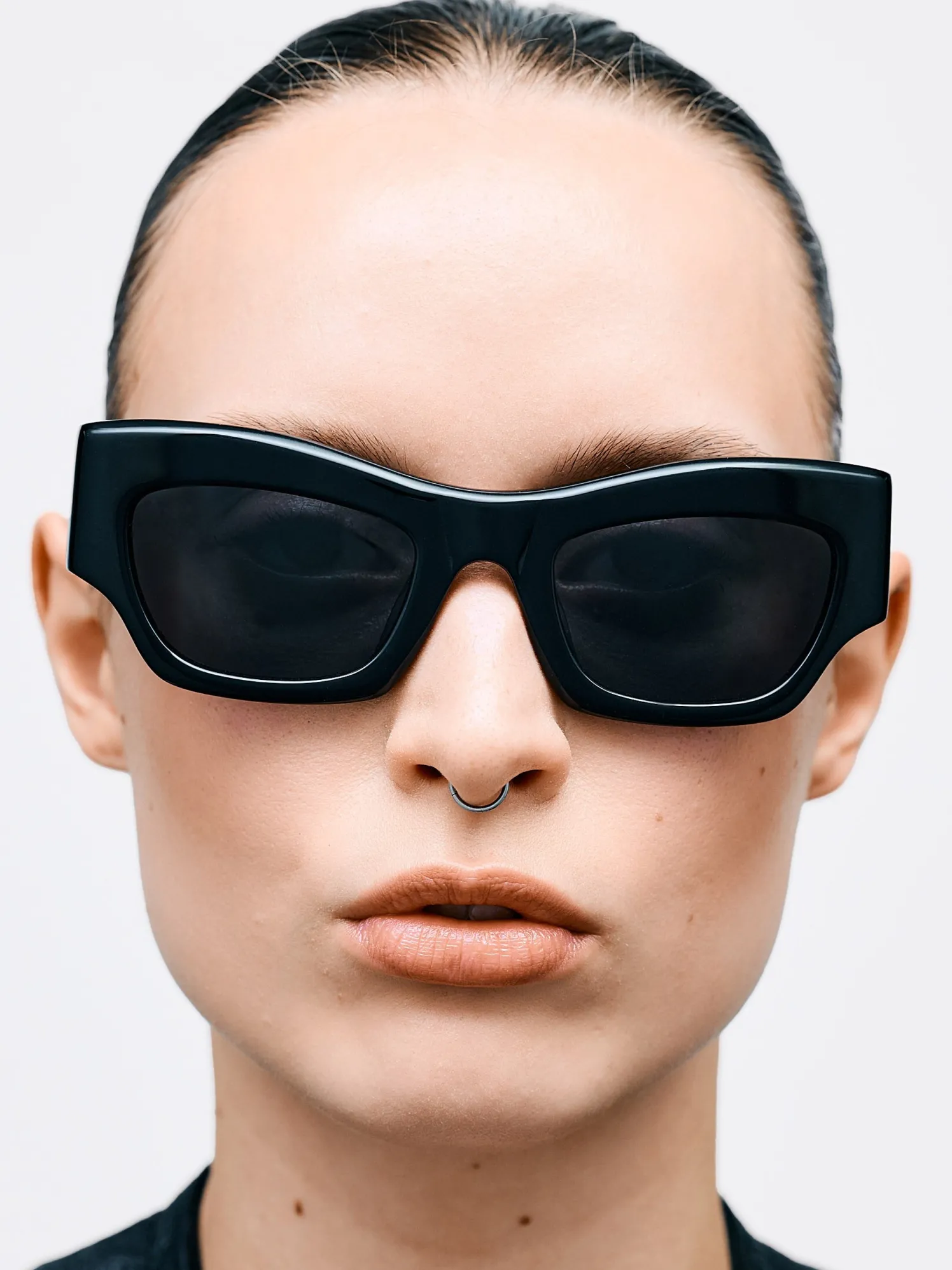 Flatlist x Sunflower Shade 03 Solbriller i Solid Black og Solid Black Lens
