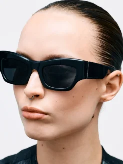 Flatlist x Sunflower Shade 03 Solbriller i Solid Black og Solid Black Lens