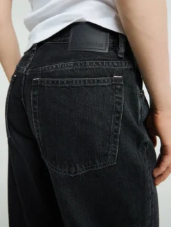 2021F Loose Fit Jeans i Sort