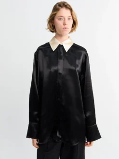 Fluid Satin Skjorte i Sort