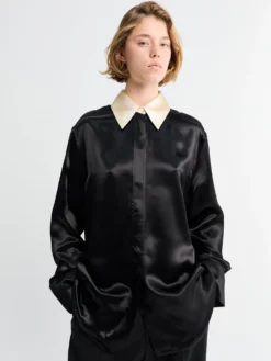 Fluid Satin Skjorte i Sort