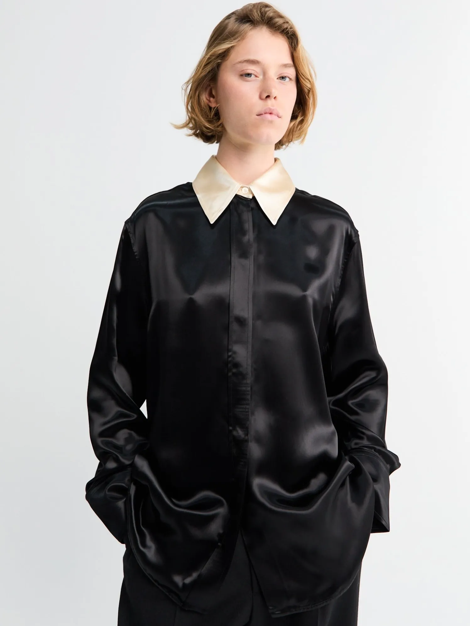 Fluid Satin Skjorte i Sort