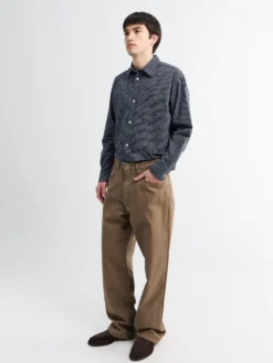 Korshavn Relaxed 5 Pocket Resist dyed Twill i Walnut