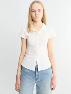 Kortærmet Slim Skjortebluse i Hvid Strib