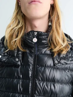 Lauros Hooded Short Down Jacket i Sort