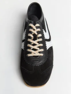 Læderbeklædte ruskindssneakers i sort og hvid