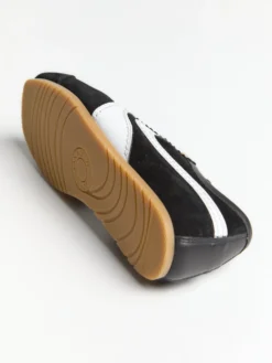 Læderbeklædte ruskindssneakers i sort og hvid