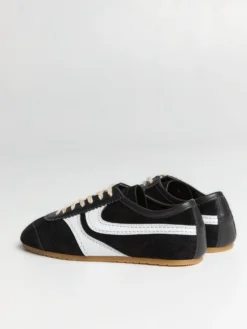 Læderbeklædte ruskindssneakers i sort og hvid