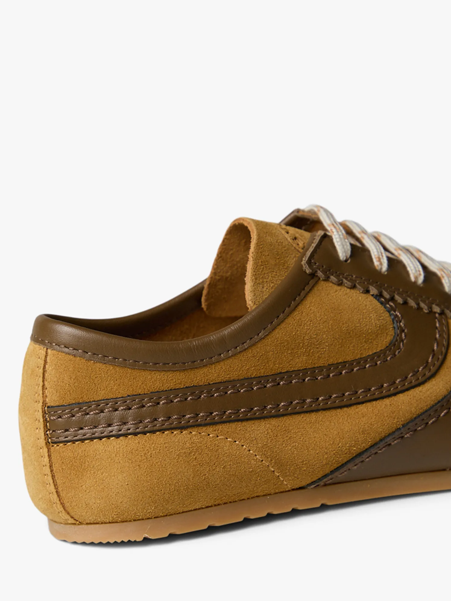 Leather-Trimmed Ruskind Sneakers i Ocra