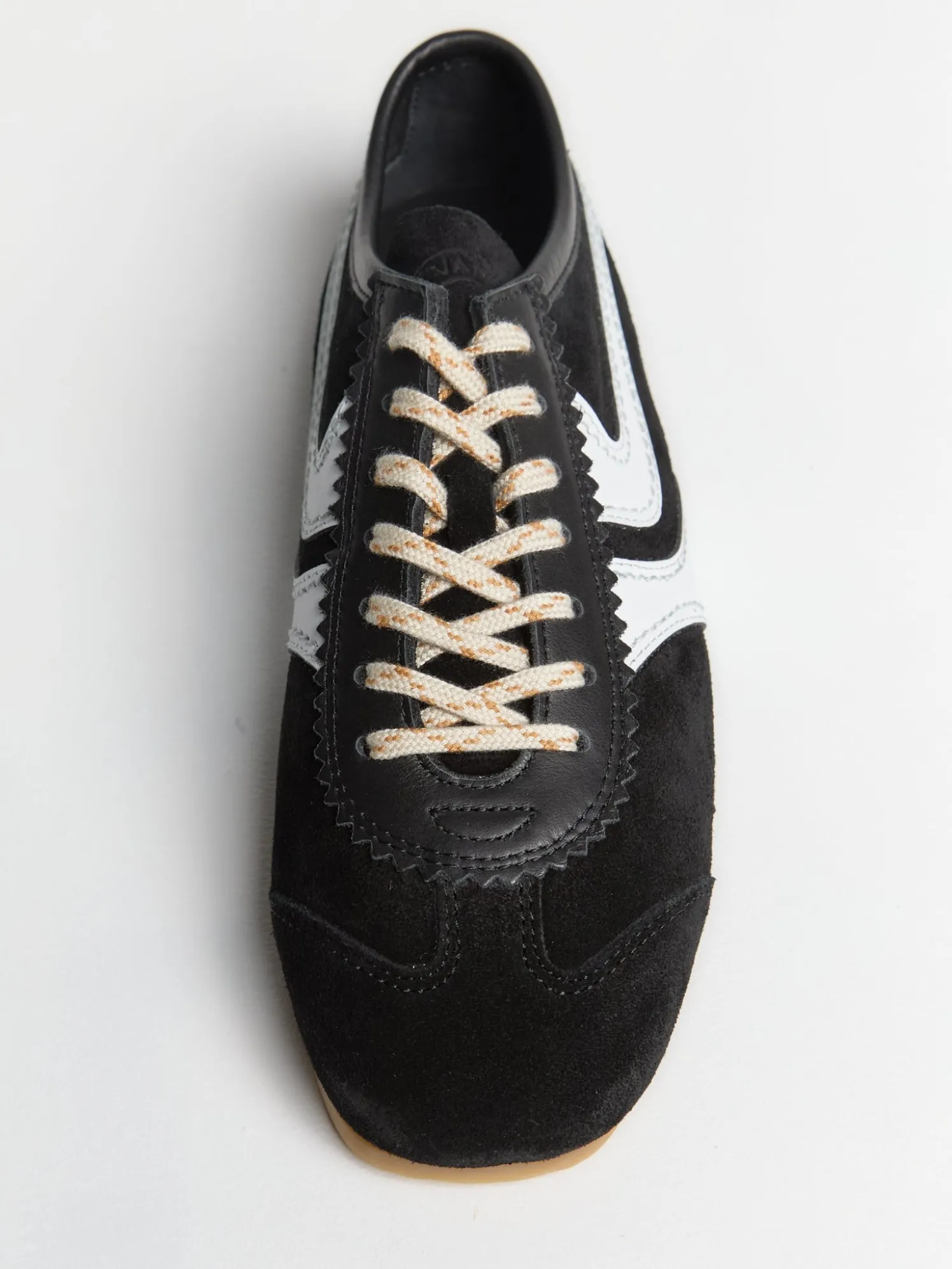 Leather-Trimmed Ruskinds Sneakers i Sort og Hvid