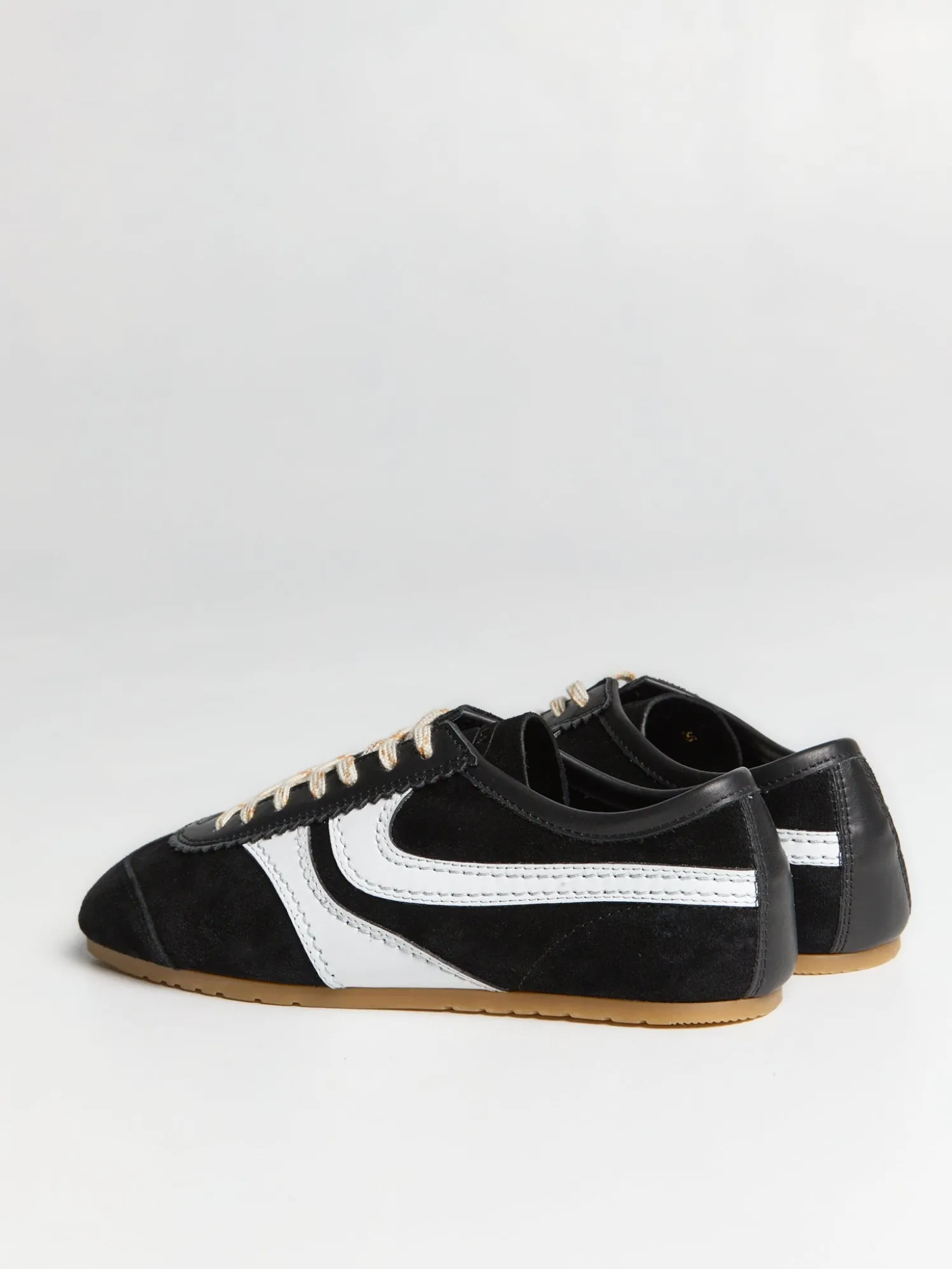 Leather-Trimmed Ruskinds Sneakers i Sort og Hvid