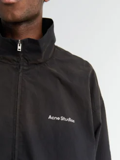 Logo Zipper Jacket i Sort