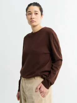 Merino strikket crew neck i Brun