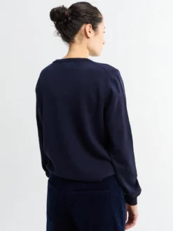 Merino striktrøje med rund hals i Navy