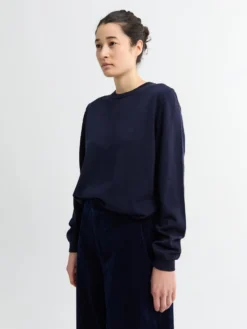 Merino striktrøje med rund hals i Navy