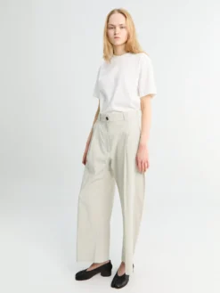 Minos Single Pleat Curved Leg Pant i Bone