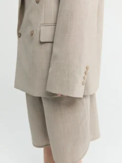 Newark dobbeltradet blazer i beige melange