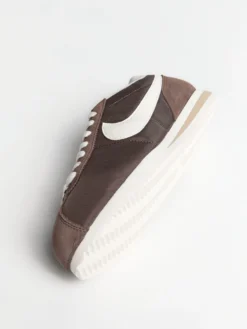 Nike Cortez Textile i BAROQUE BROWN/SAIL-KHAKI