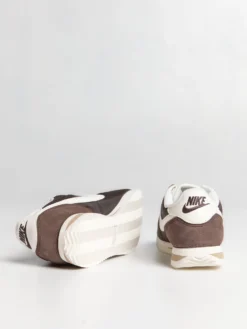 Nike Cortez Textile i BAROQUE BROWN/SAIL-KHAKI