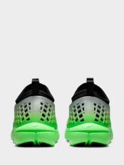 Nike Rejuven8 Run SP in Metallic Silver, Black og Voltage Green
