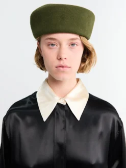 Noxley Pillbox Hat i Olive