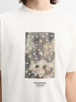 Off-Race Cotton Tech Graphic T-Shirt i Råhvid