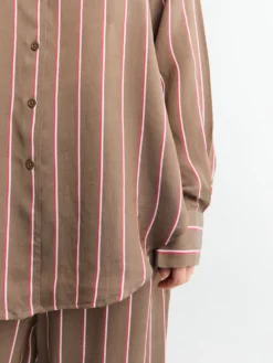 Peri Fluid Shirt i Brun Multi Stribe