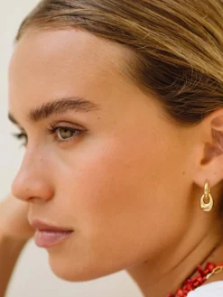 Petit Pebble Hoop Øreringe i Guld