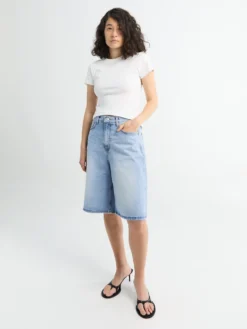 Relaxed Bermuda Denim Shorts i Light Blue