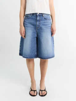 Relaxed Bermuda Denim Shorts i Classic Blue